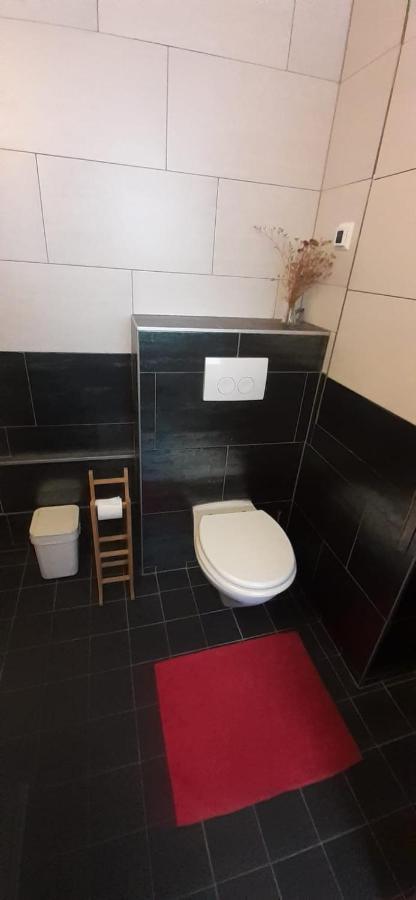 Charlotte, Not For Parties, Not A Hotel, Room With Shared Bathroom, No Kitchen Amszterdam Kültér fotó