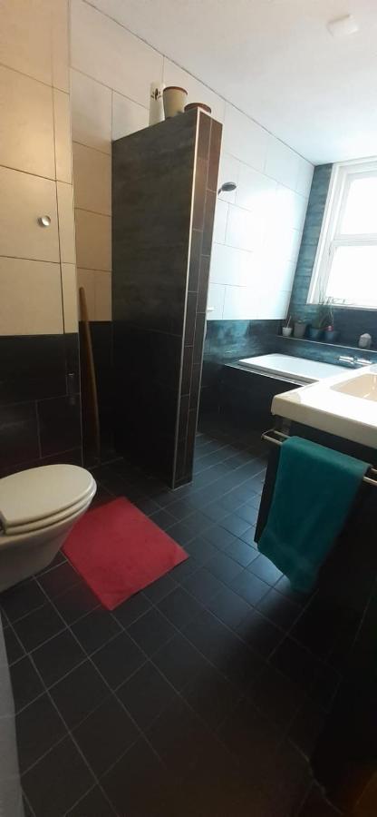 Charlotte, Not For Parties, Not A Hotel, Room With Shared Bathroom, No Kitchen Amszterdam Kültér fotó